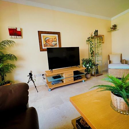 Serene Family Oasis: Poolside Retreat with Convenient Amenities Benalmadena Exterior photo