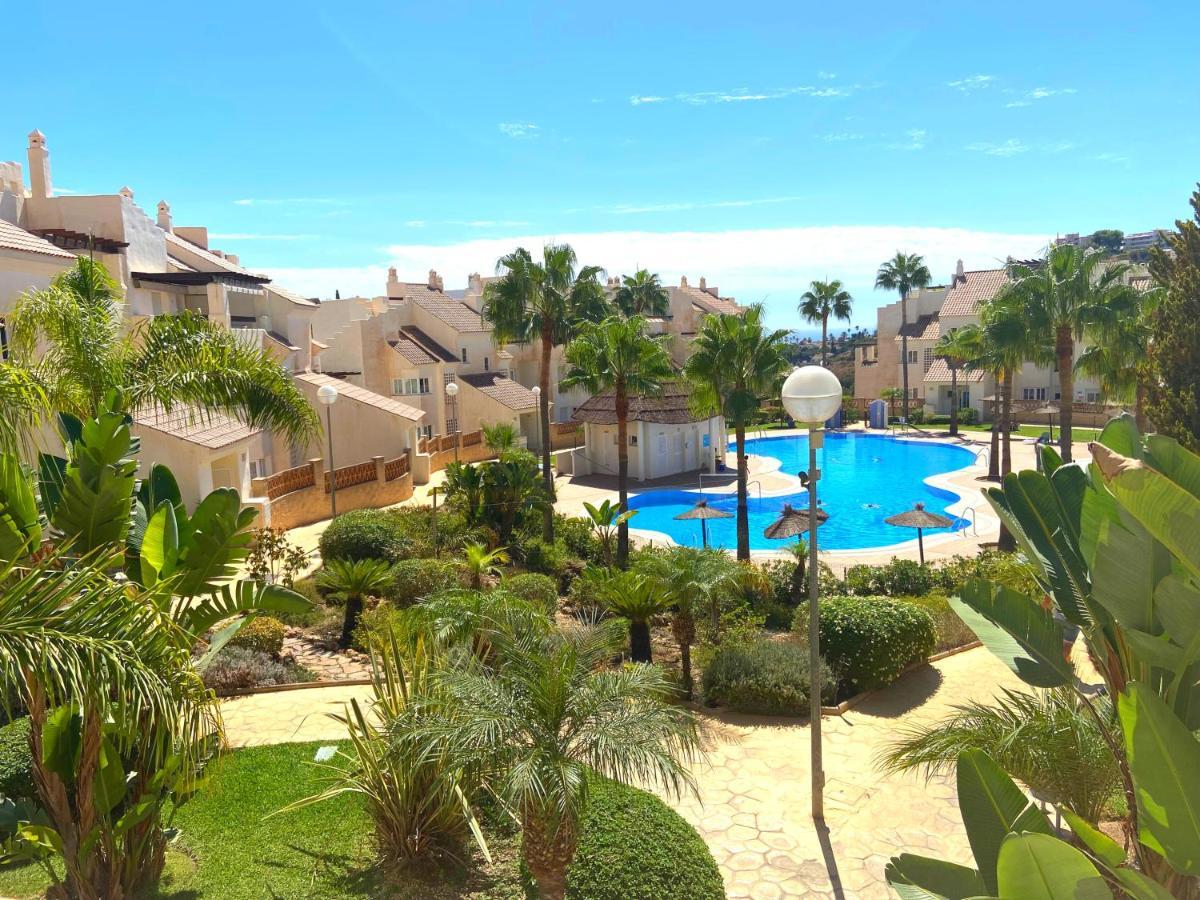 Serene Family Oasis: Poolside Retreat with Convenient Amenities Benalmadena Exterior photo