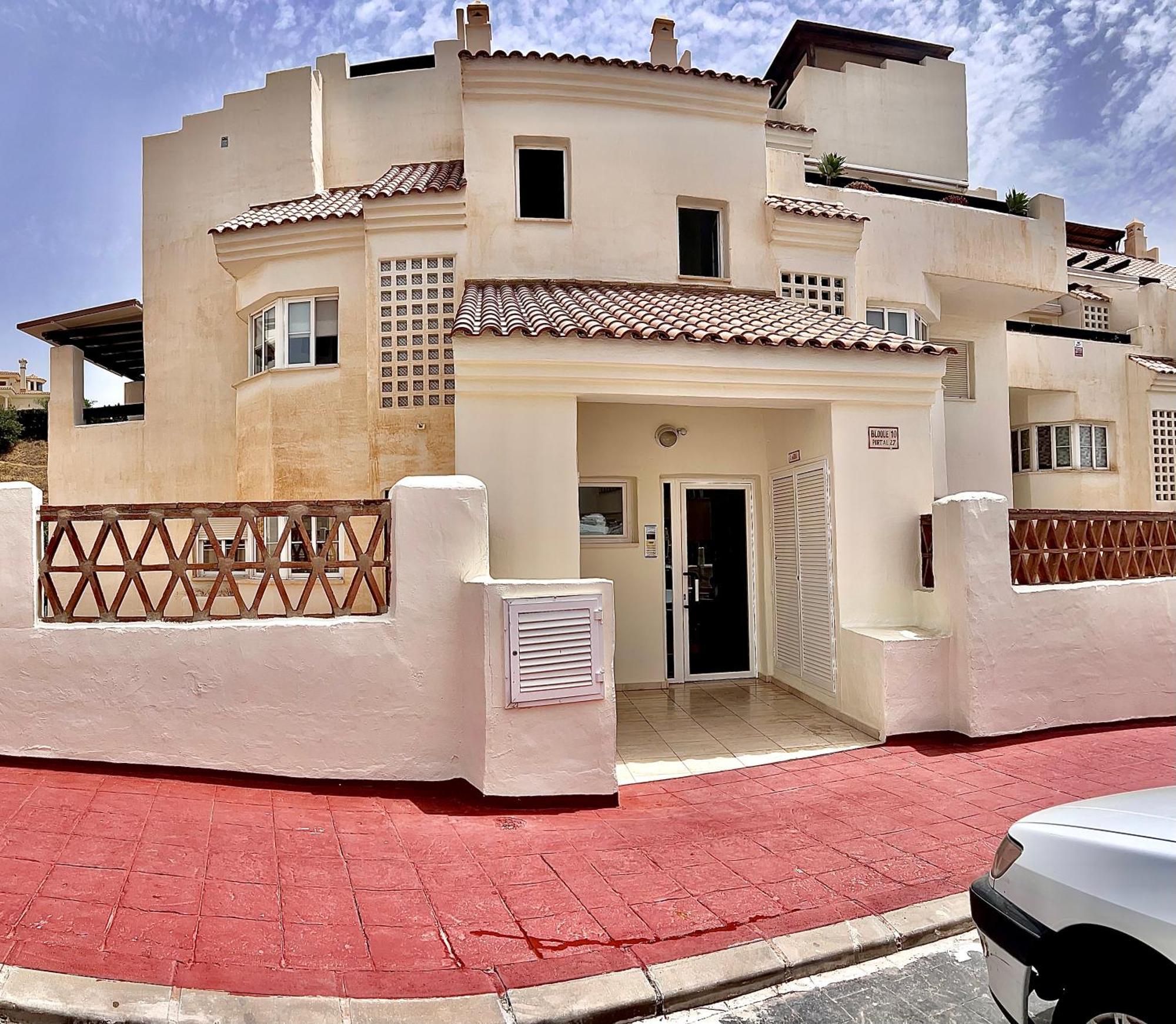 Serene Family Oasis: Poolside Retreat with Convenient Amenities Benalmadena Exterior photo