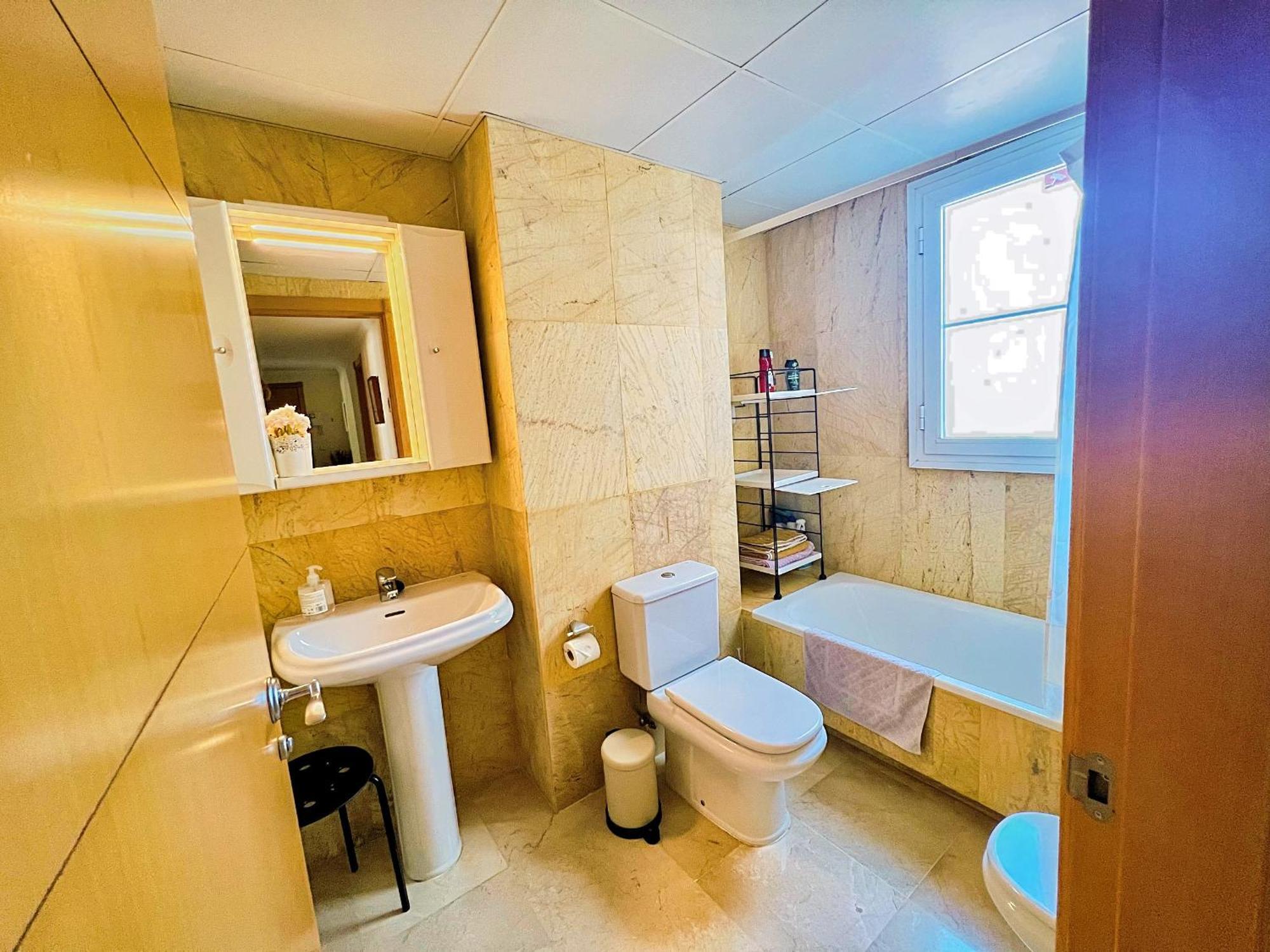Serene Family Oasis: Poolside Retreat with Convenient Amenities Benalmadena Exterior photo