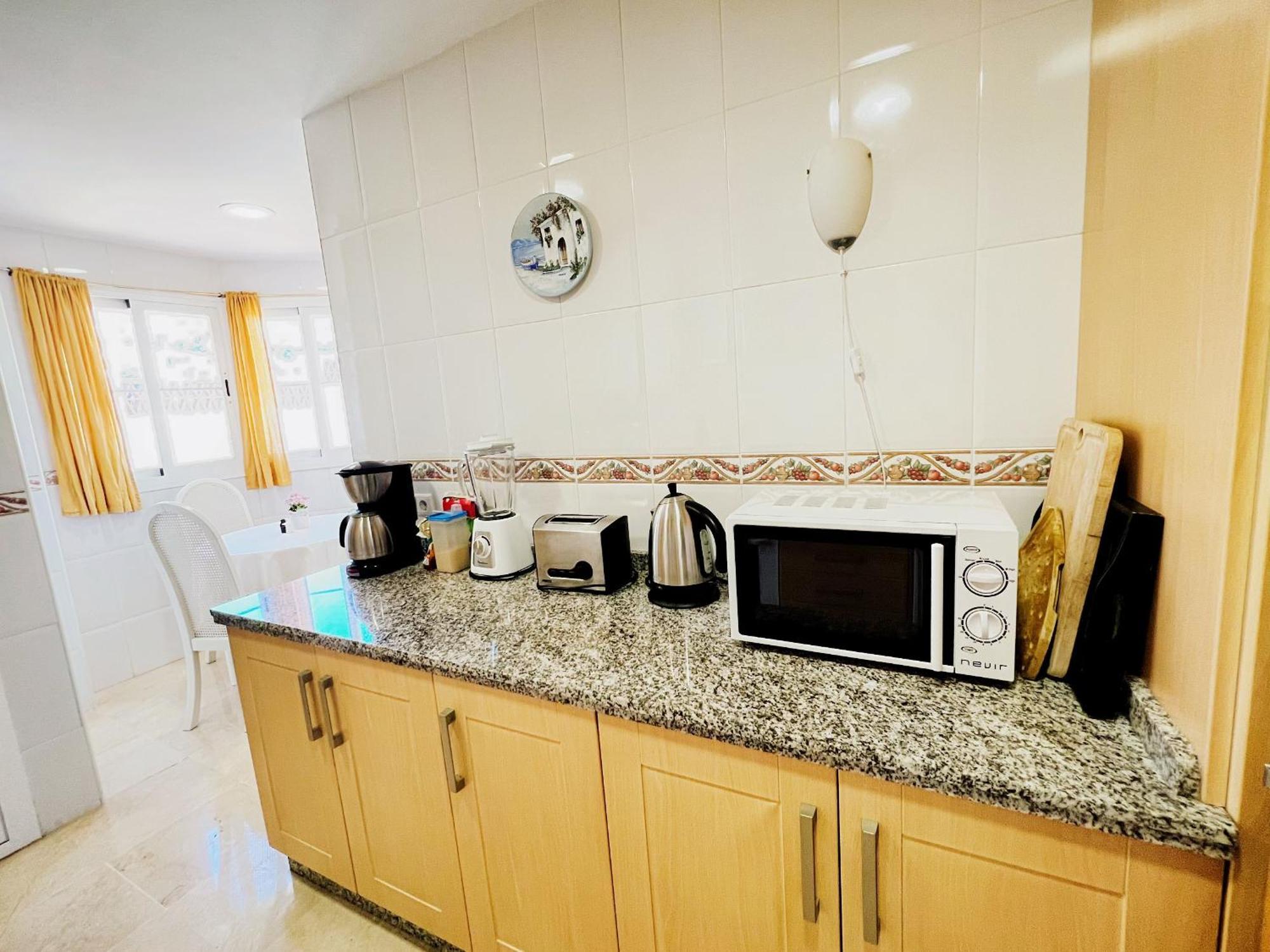 Serene Family Oasis: Poolside Retreat with Convenient Amenities Benalmadena Exterior photo