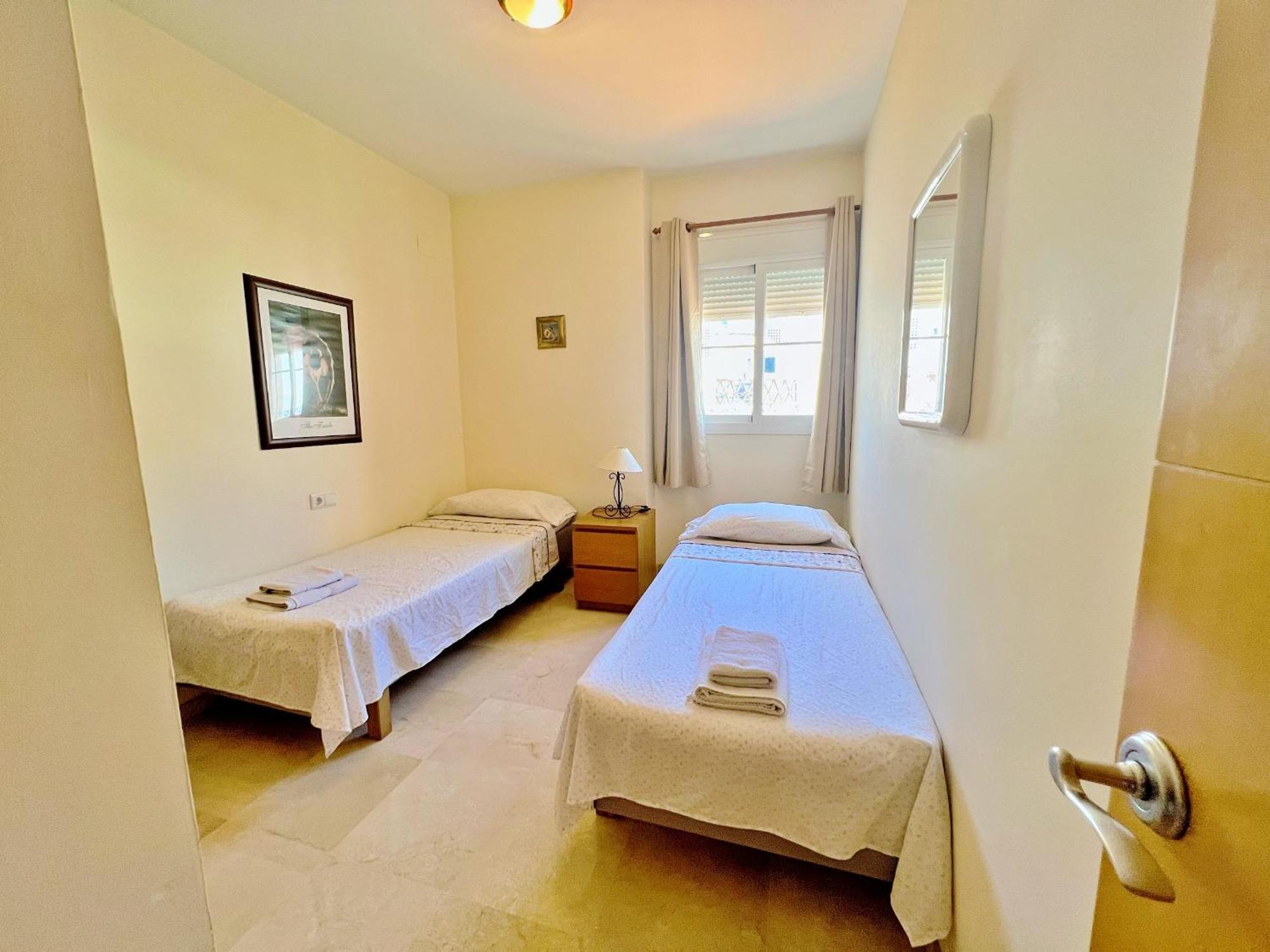 Serene Family Oasis: Poolside Retreat with Convenient Amenities Benalmadena Exterior photo