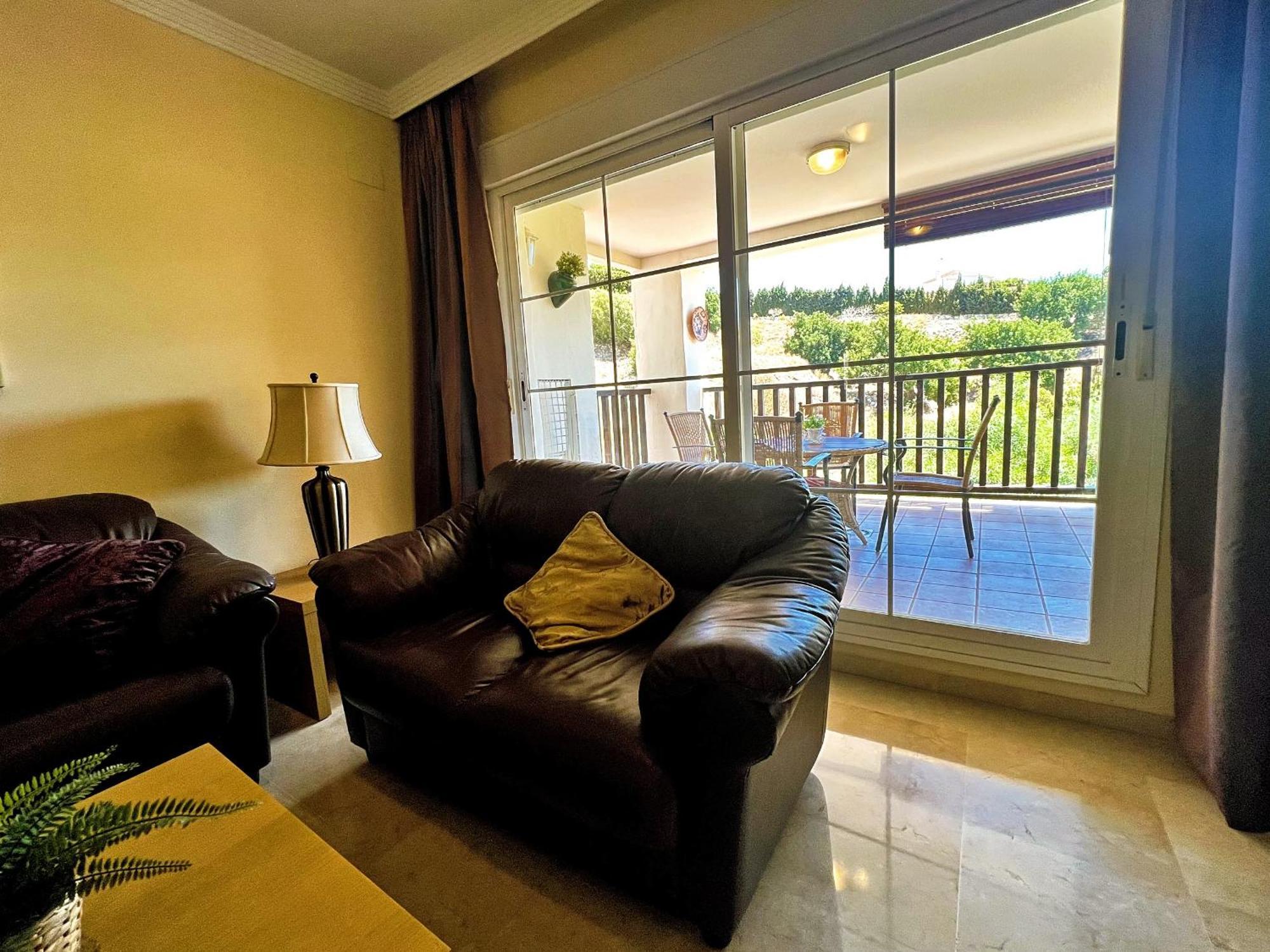 Serene Family Oasis: Poolside Retreat with Convenient Amenities Benalmadena Exterior photo