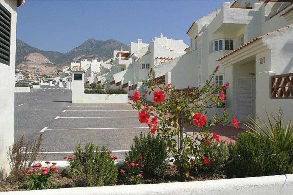 Serene Family Oasis: Poolside Retreat with Convenient Amenities Benalmadena Exterior photo